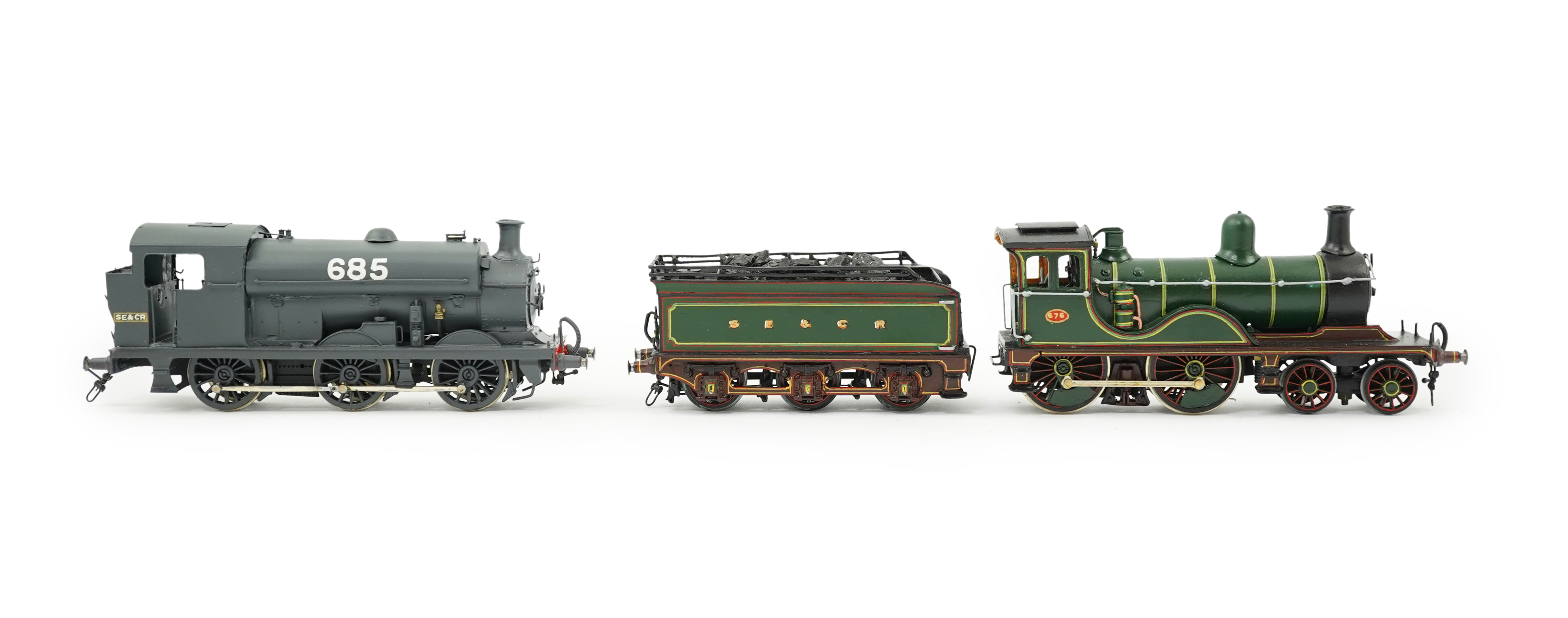 Two 00 gauge brass and white metal kit built Wainwright designed SE&CR locomotives (possibly by Wills Finecast); a class G 4-4-0, 676, together with a class S 0-6-0ST, 685, constructed, painted and lined to a high standa